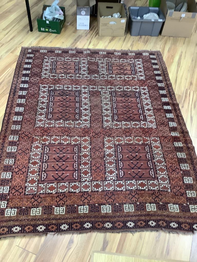 A large Persian rug, 220 x 174cm